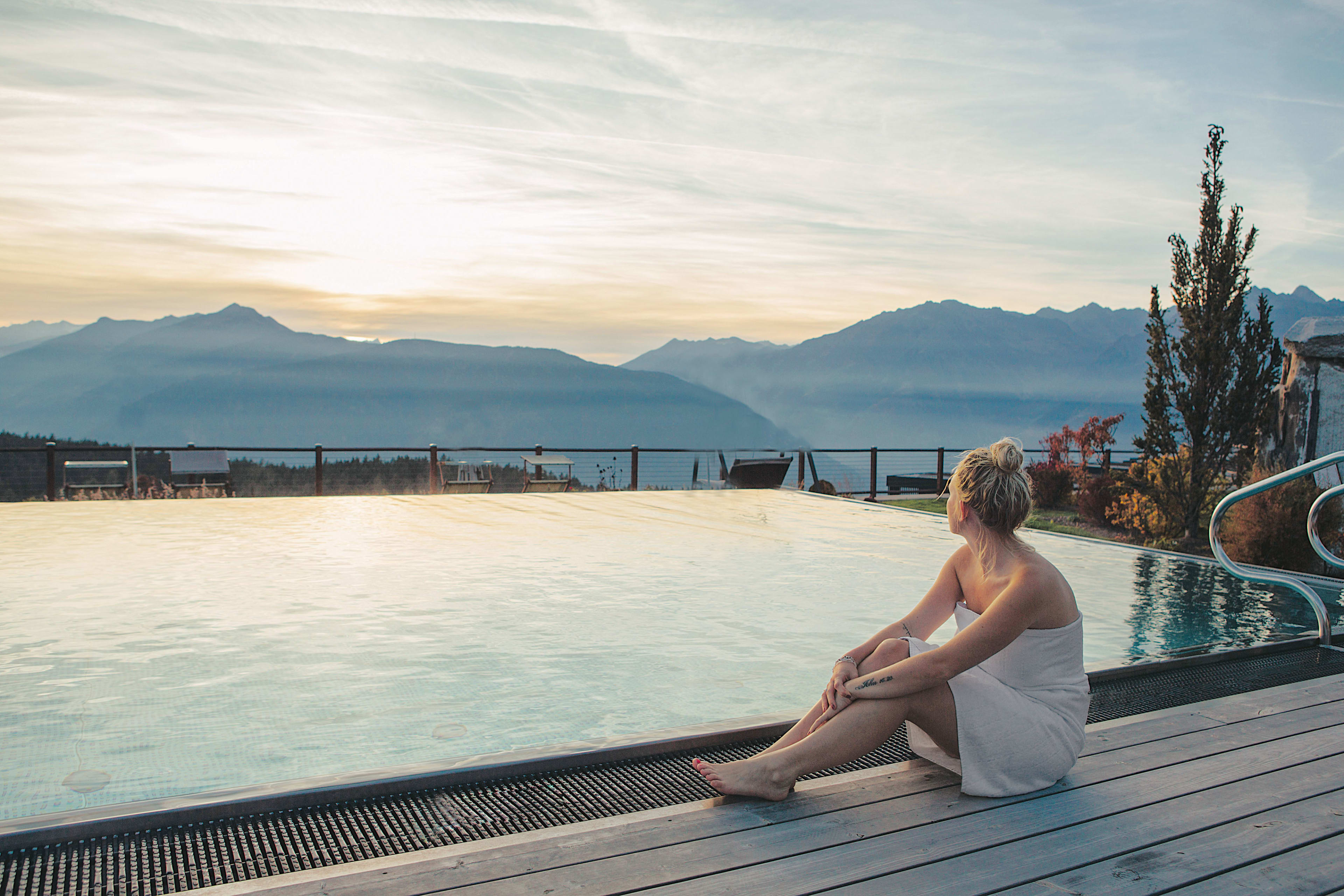 Wohlbefinden_Thermalbad_Frau_Pool_s