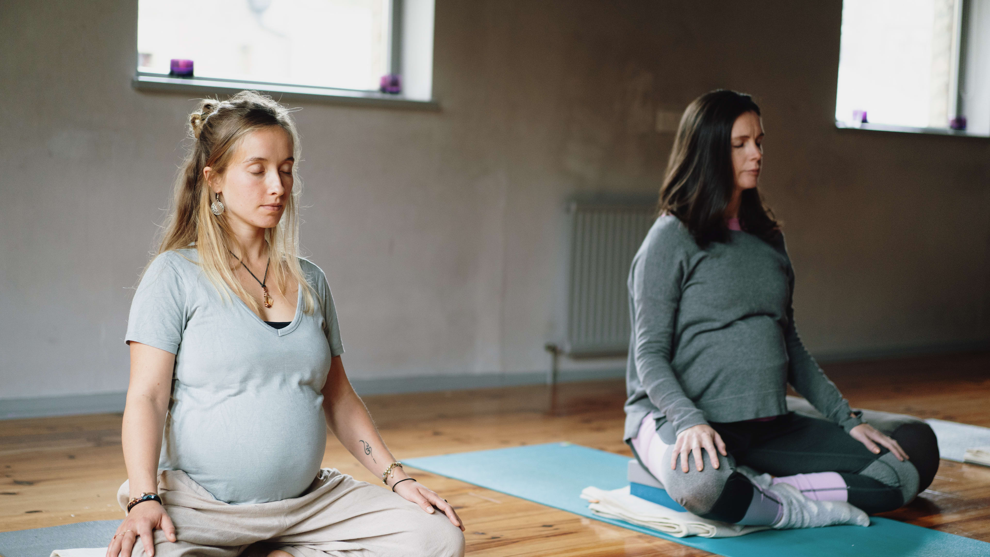 Familie_Yoga_Frauen_Schwanger_s_oms95x