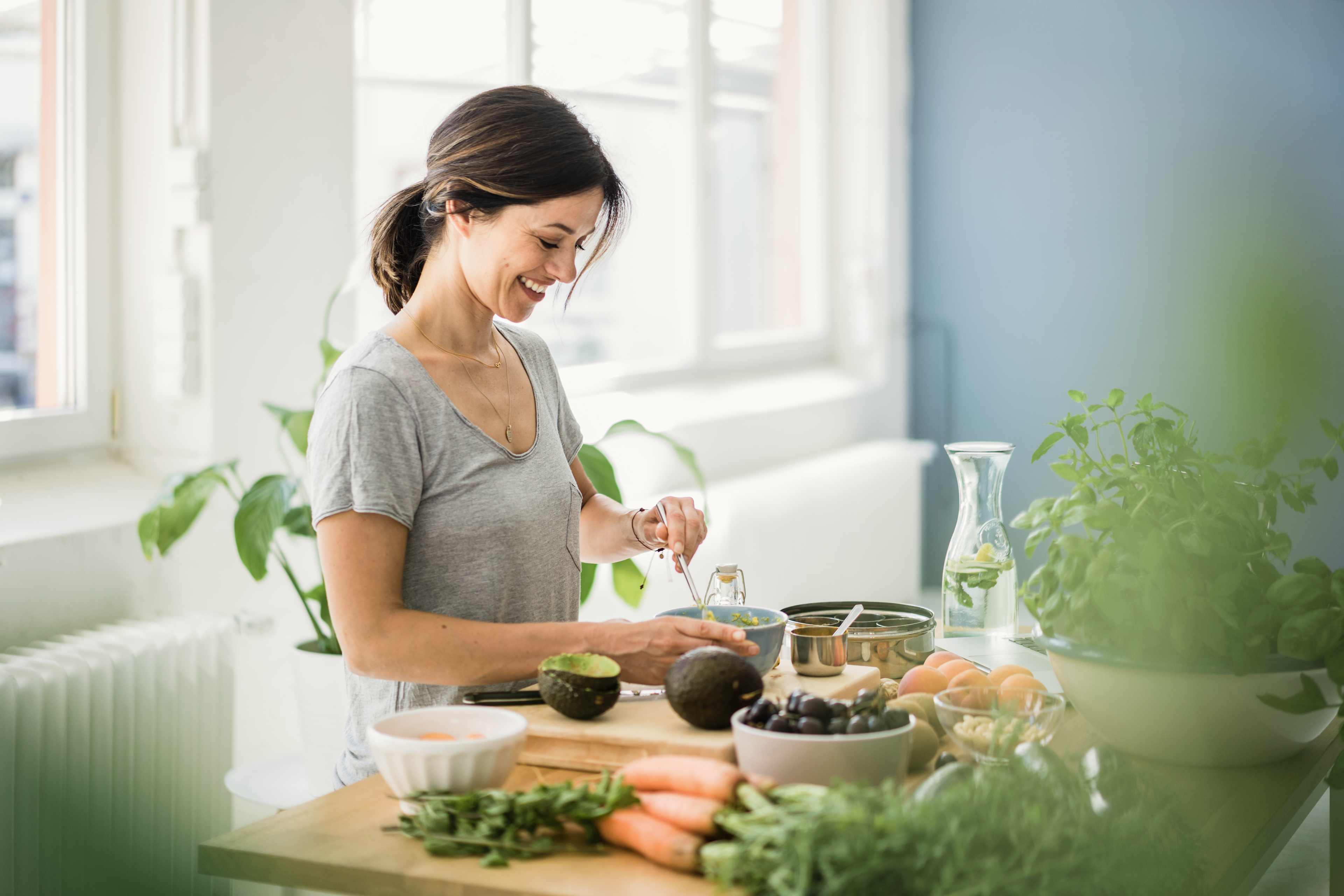 Ernaehrung_Kochen_Frau_Gemuese_s_Freisteller_by7loz