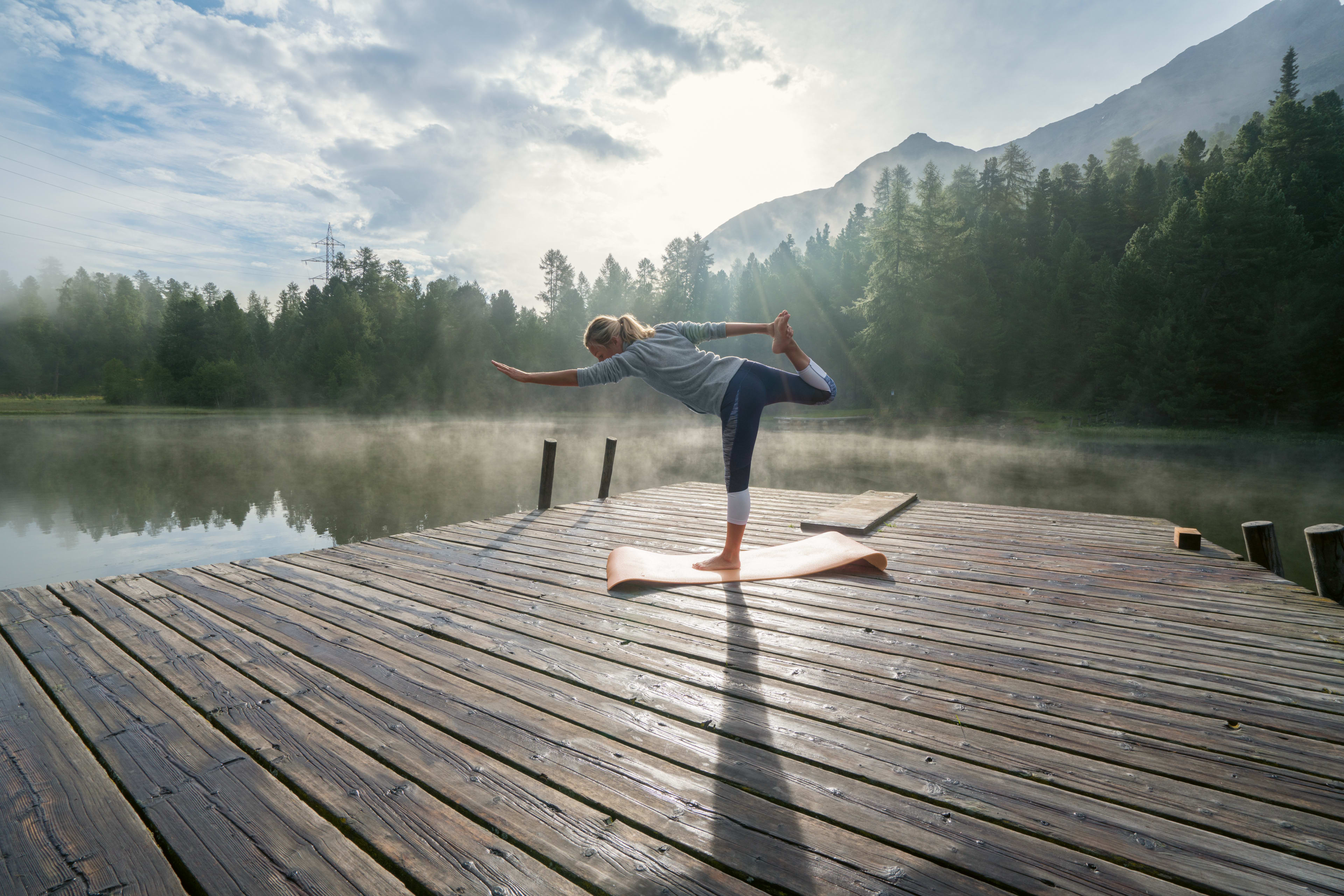 Bewegung_Yoga_Frau_See_s_nvhpzn