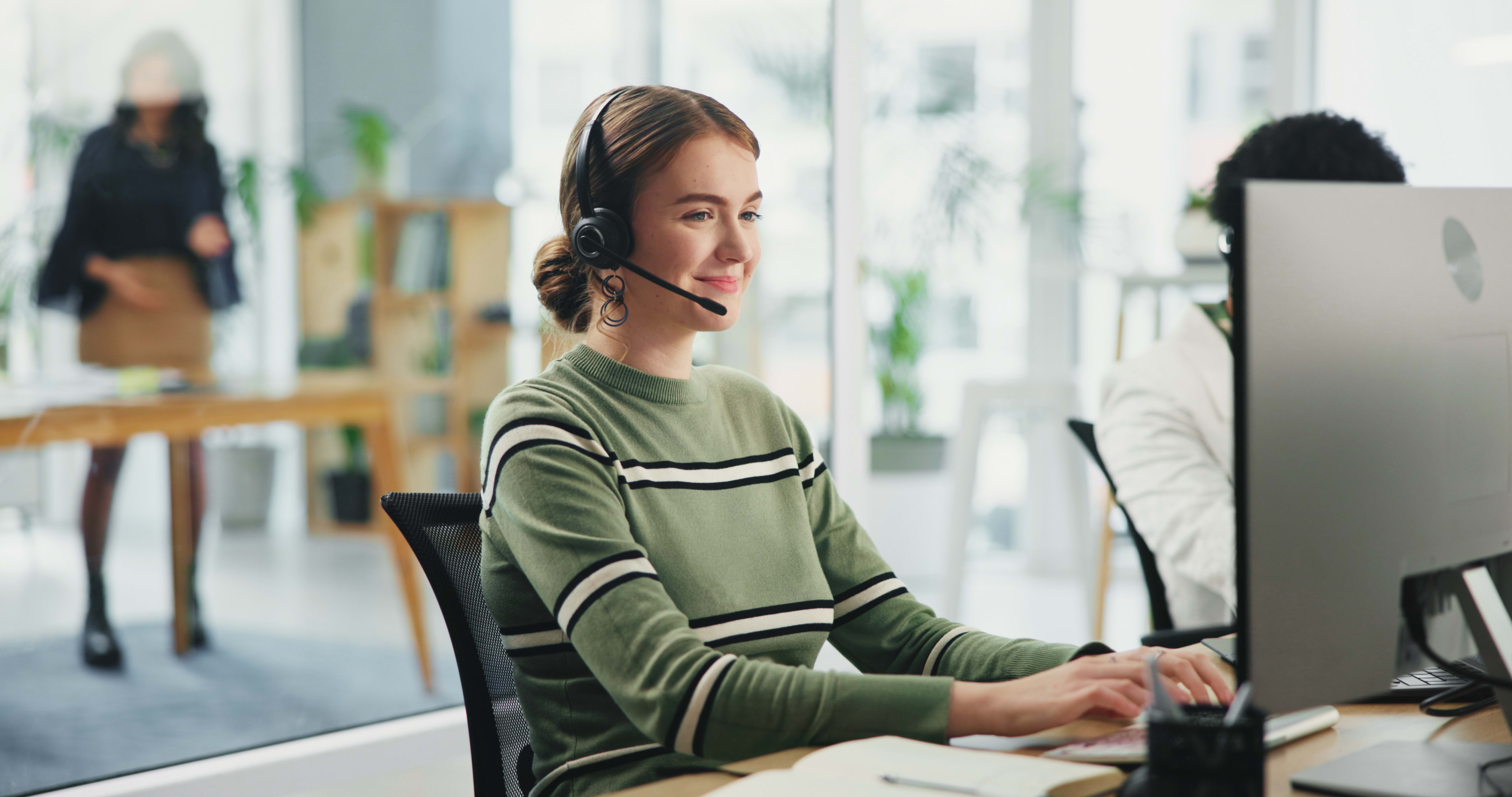 Kunden_Beratung_Frau_Call_s_kc8jso