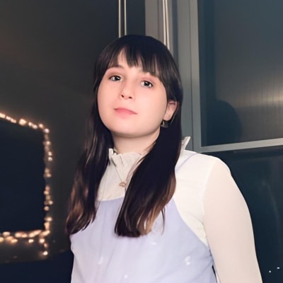 Profile Picture of Julia Bratu