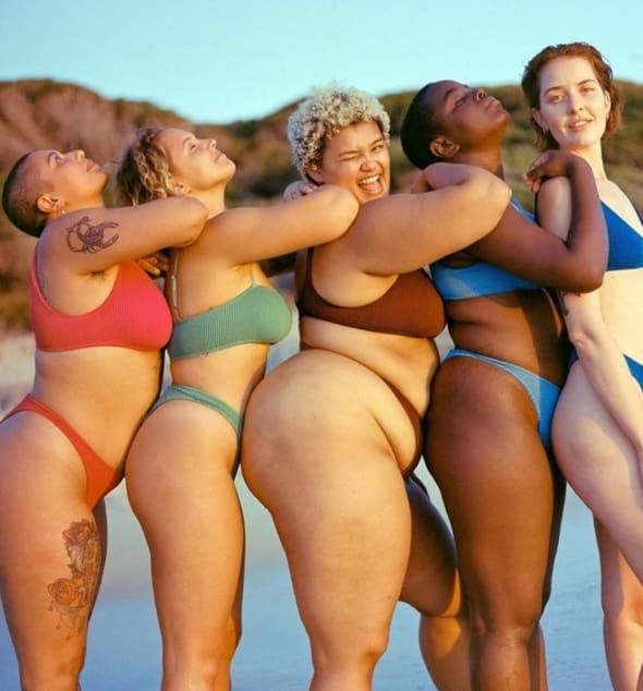 Photo of 5 women in bikini on the beach