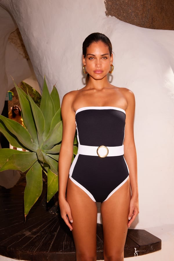 Photo of whitney-swimsuit-black-and-white-photo2