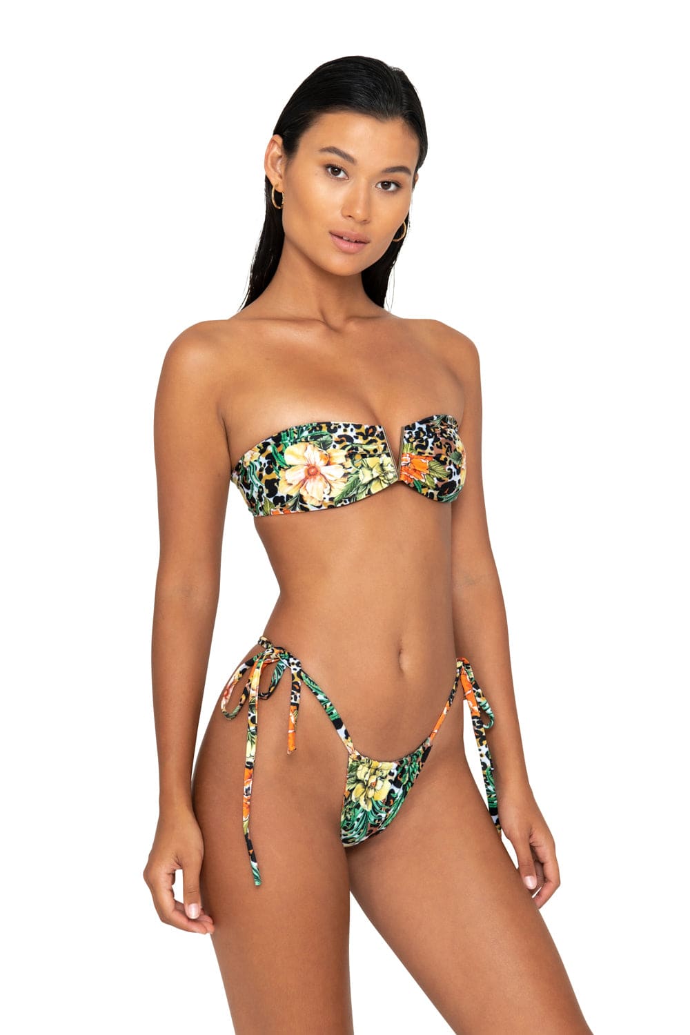 Image of a woman wearing REMI TOP JUNGLE by FAE