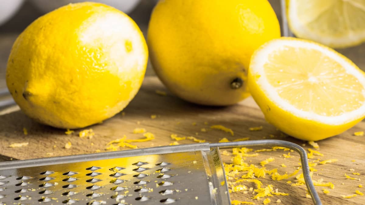 Comment râper un zeste de citron? | Swissmilk