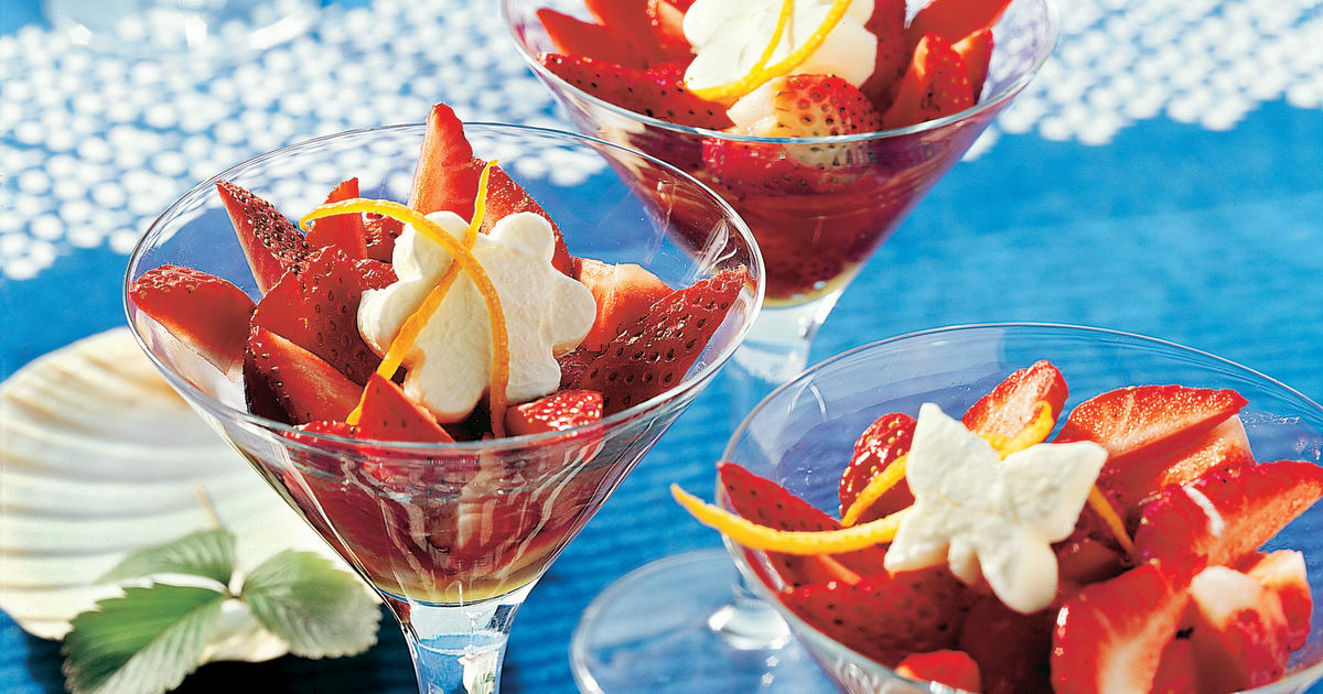 Erdbeeren mit geeistem Holunderblüten-Rahm - Rezept | Swissmilk Erdbeeren mit geeistem Holunderblüten-Rahm - Rezept | Swissmilk
