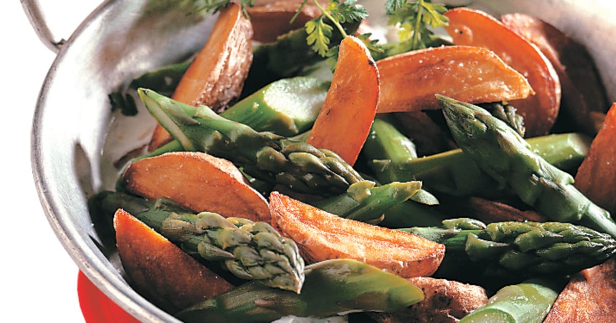 Gebratene Spargeln mit Frühkartoffeln und Kerbel - Rezept | Swissmilk