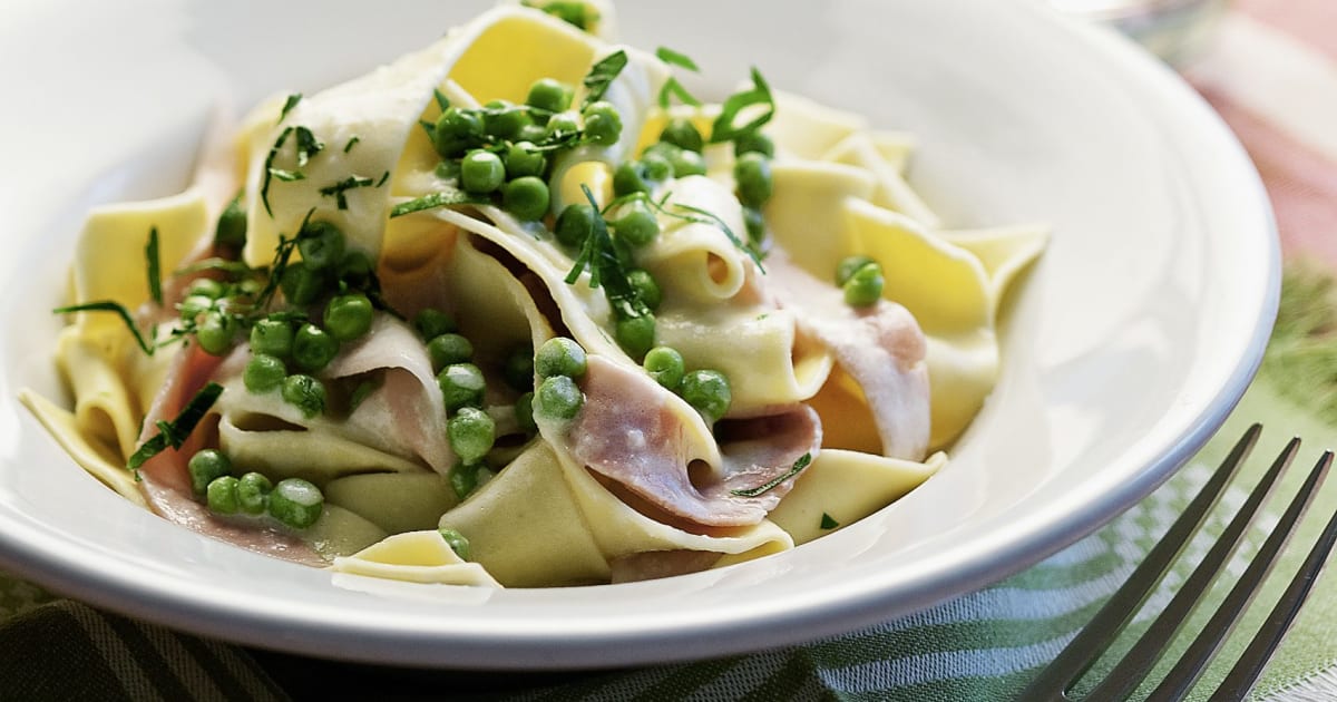 Nudeln mit Schinken-Käse-Sauce und Erbsen - Rezept | Swissmilk