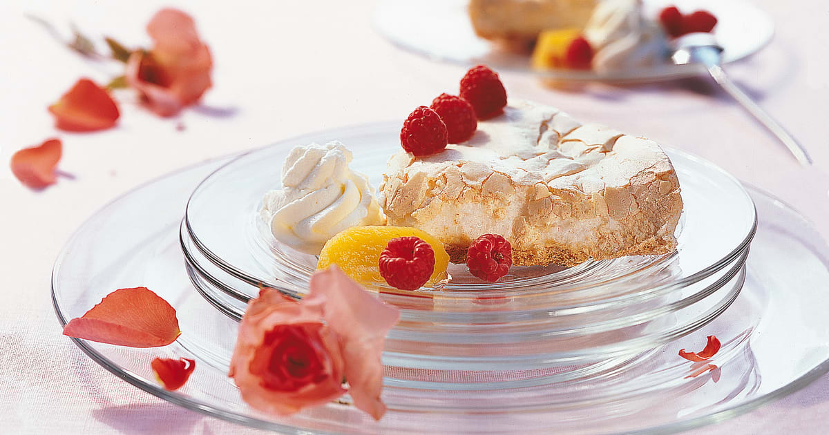 Pavlova mit Pfirsich-Kompott - Rezept | Swissmilk