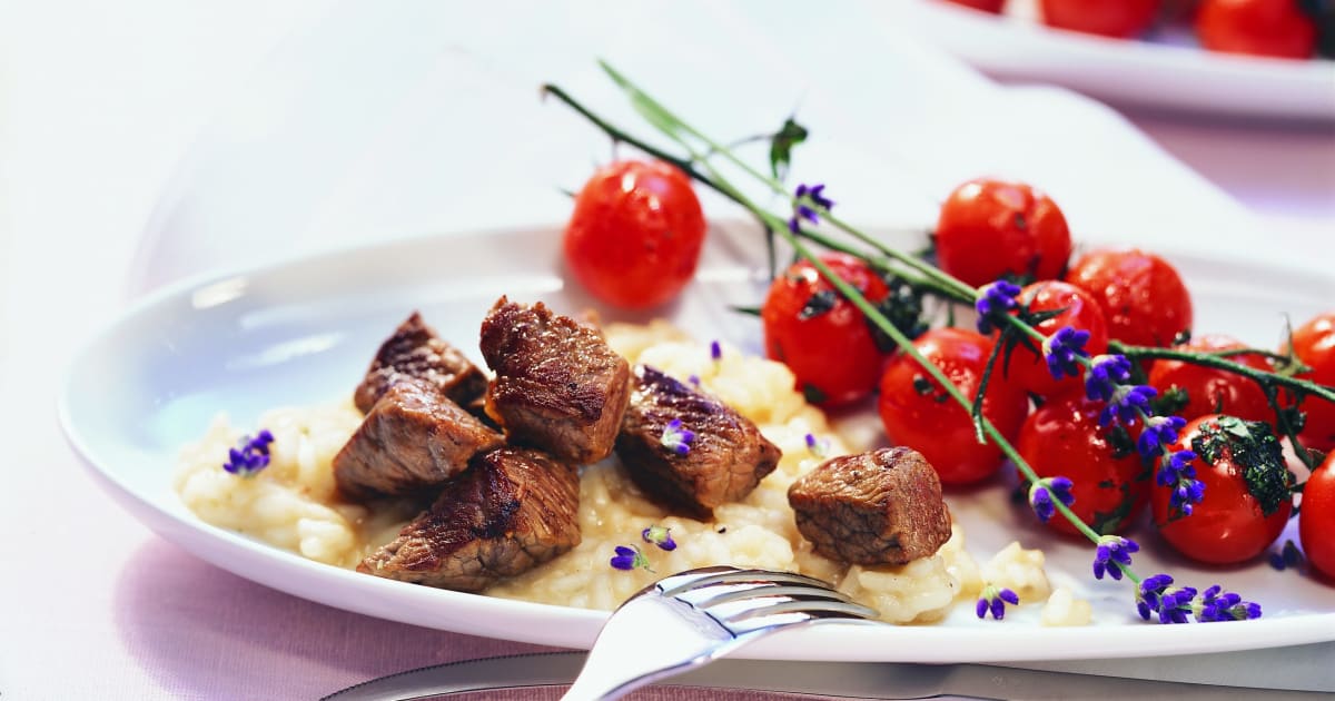 rindshuft wurfel mit zweigtomaten und balsamico risotto rezept swissmilk