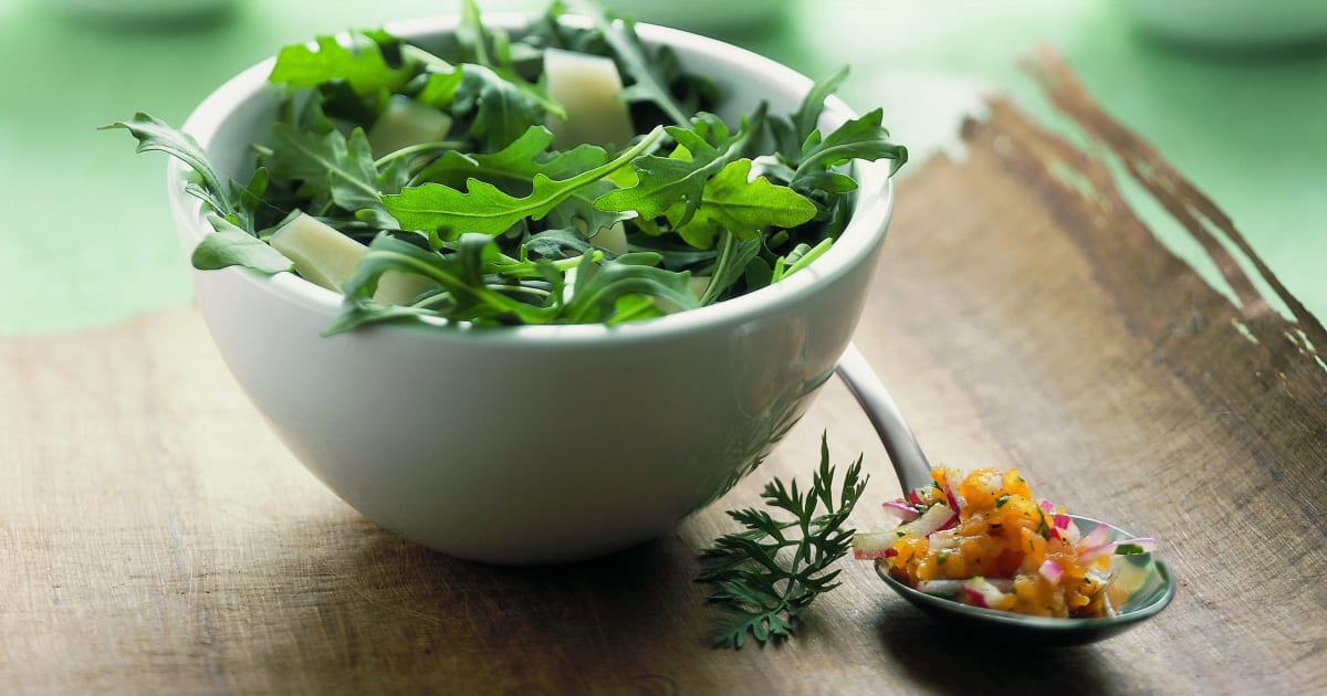 Rucola mit Rüebli-Vinaigrette und Tilsiter-Spänen - Rezept | Swissmilk