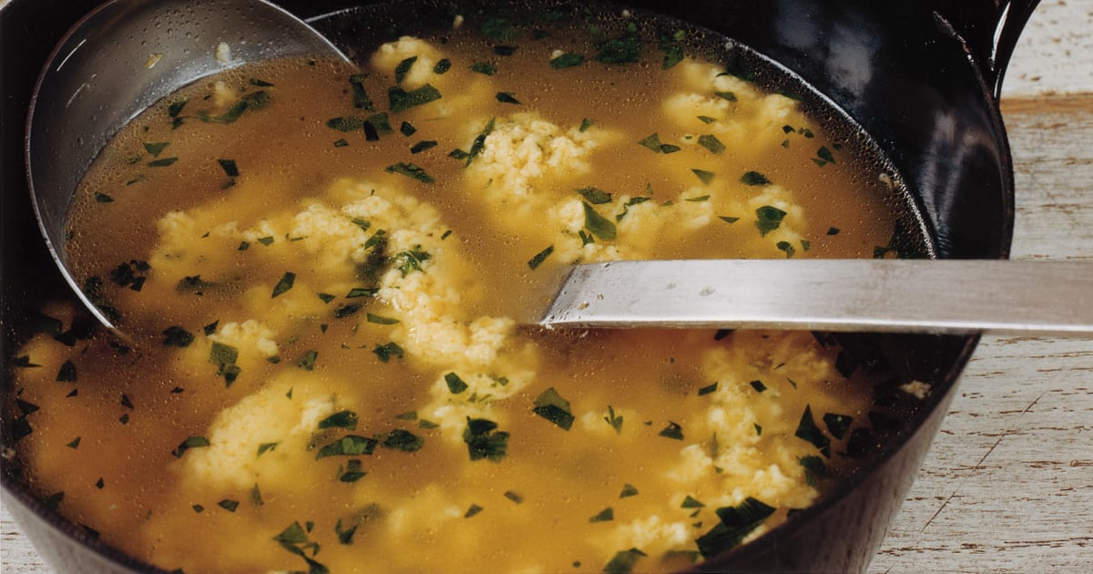 Stracciatella (Bouillon mit Ei und Käse) Rezept Swissmilk