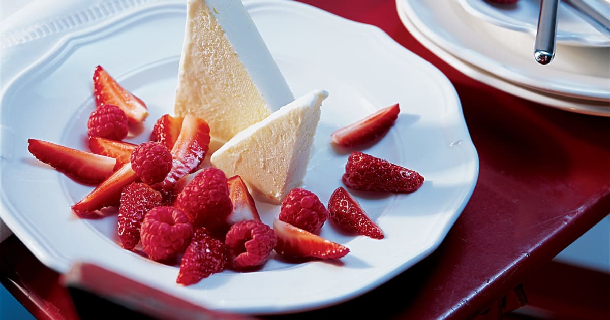 Zucchini-Parfait mit Beerensalat - Rezept | Swissmilk Zucchini-Parfait mit Beerensalat - Rezept | Swissmilk