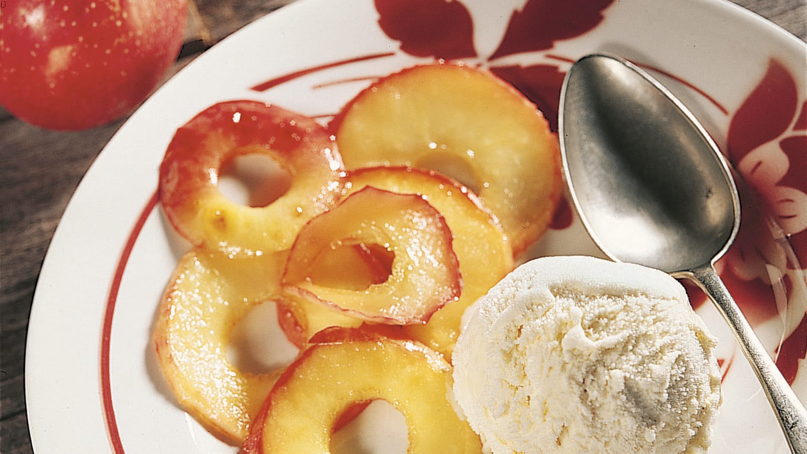 Pommes Flambees Au Calvados Rezept Swissmilk