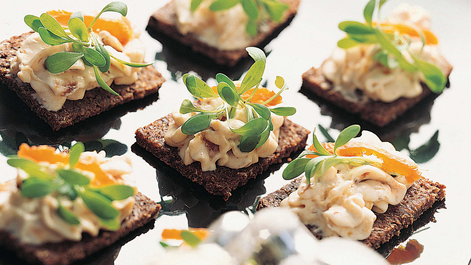 Canapés au fromage et aux fruits secs - Recette | Swissmilk