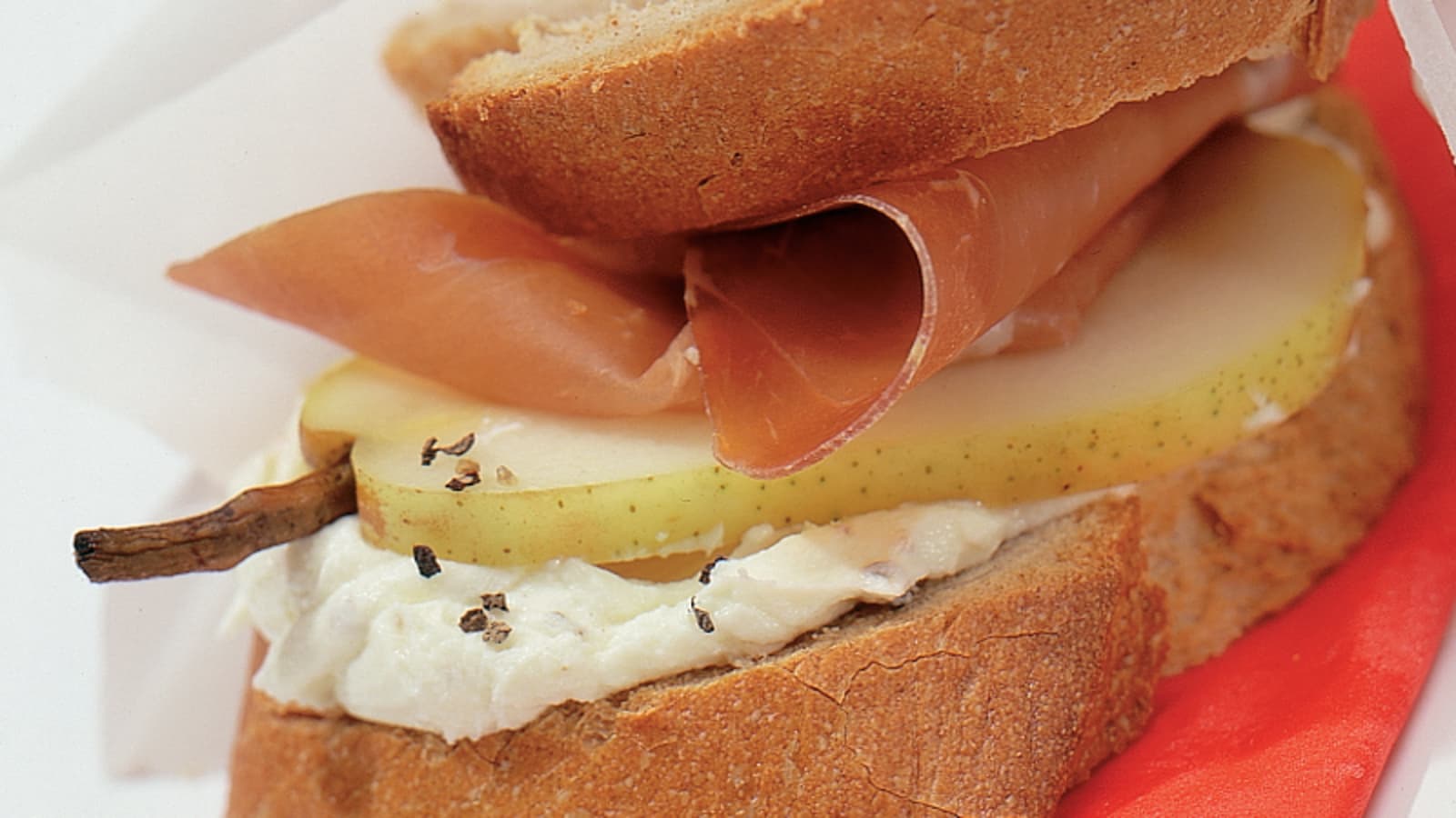 Sandwich Au Fromage Frais Aux Poires Et Au Jambon Cru Rezept Swissmilk