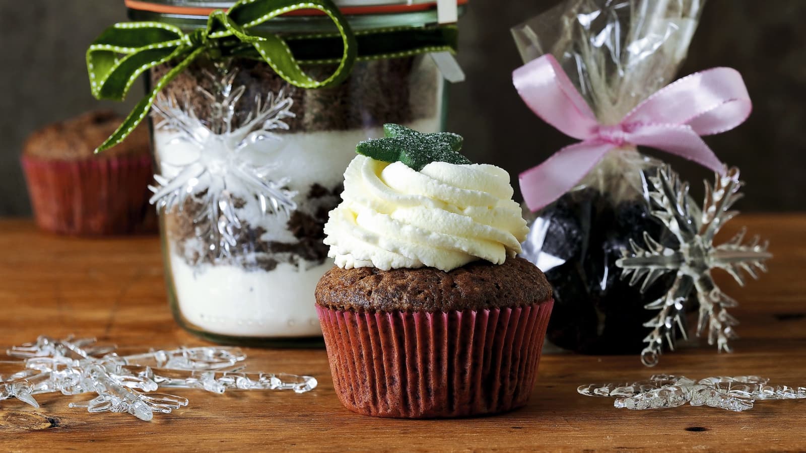 Cupcake Forêt Noire avec Glaçage à la Vanille et Garniture de