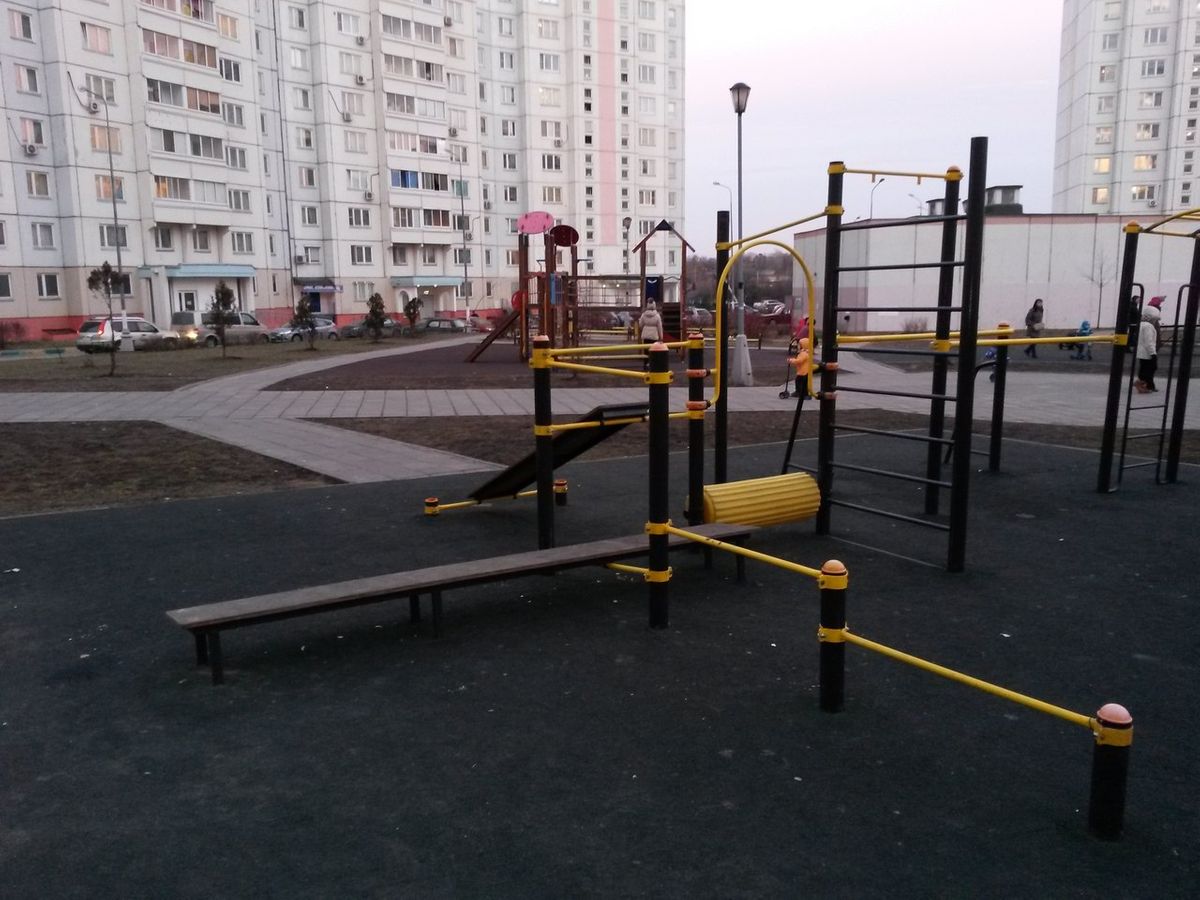 Moscow - Street Workout Park - Детская Площадка На Изюмской