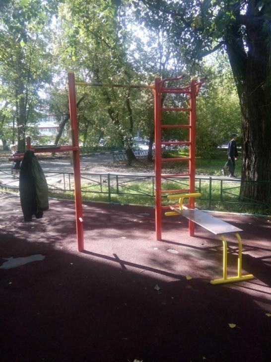 Moscow - Street Workout Park - Качели