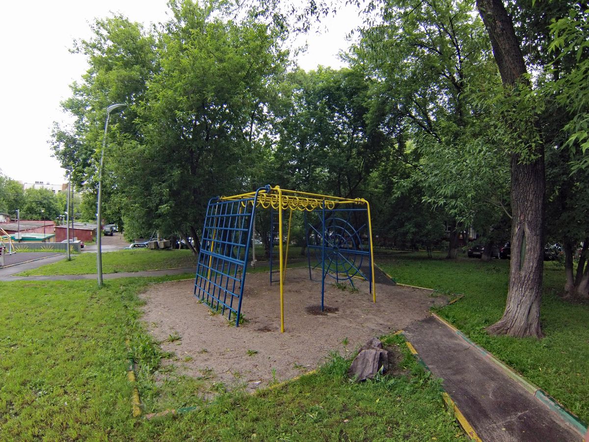 Moscow - Outdoor Gym - Улица Атарбекова