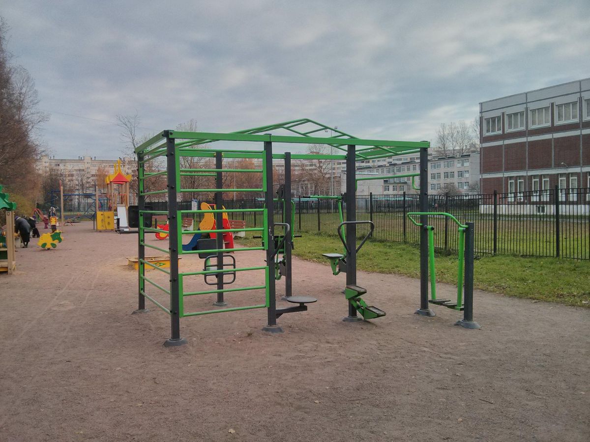 Saint Petersburg - Outdoor Gym - Поэтический Бульвар