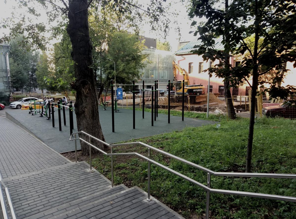 Moscow - Outdoor Workout Station - Oktyabr'skaya