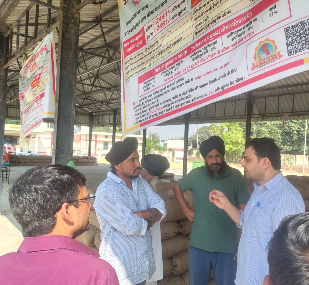 Rampur News: अपर जिलाधिकारी ने शाहाबाद और केमरी मंडी में धान क्रय केंद्रों का निरीक्षण किया Rampur News: अपर जिलाधिकारी ने शाहाबाद और केमरी मंडी में धान क्रय केंद्रों का निरीक्षण किया