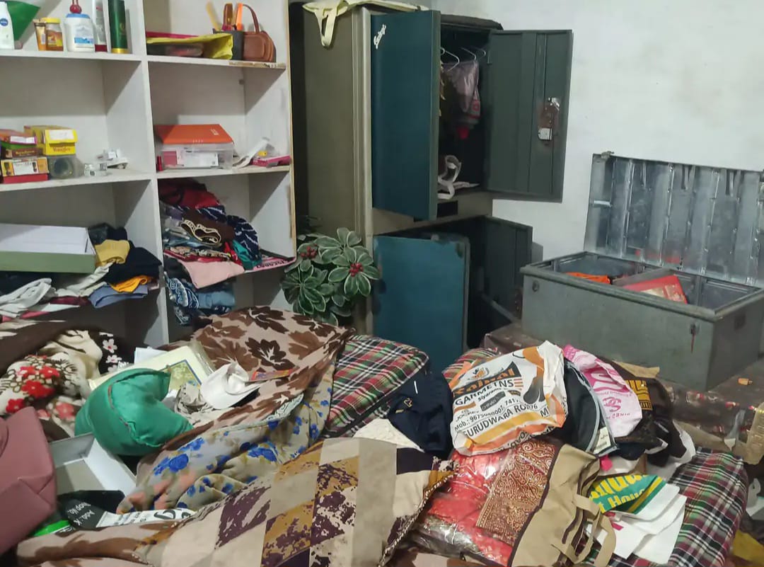 Rampur News: बिलासपुर में बंद पड़े मकान का ताला तोड़कर लाखों की चोरी Rampur News: बिलासपुर में बंद पड़े मकान का ताला तोड़कर लाखों की चोरी