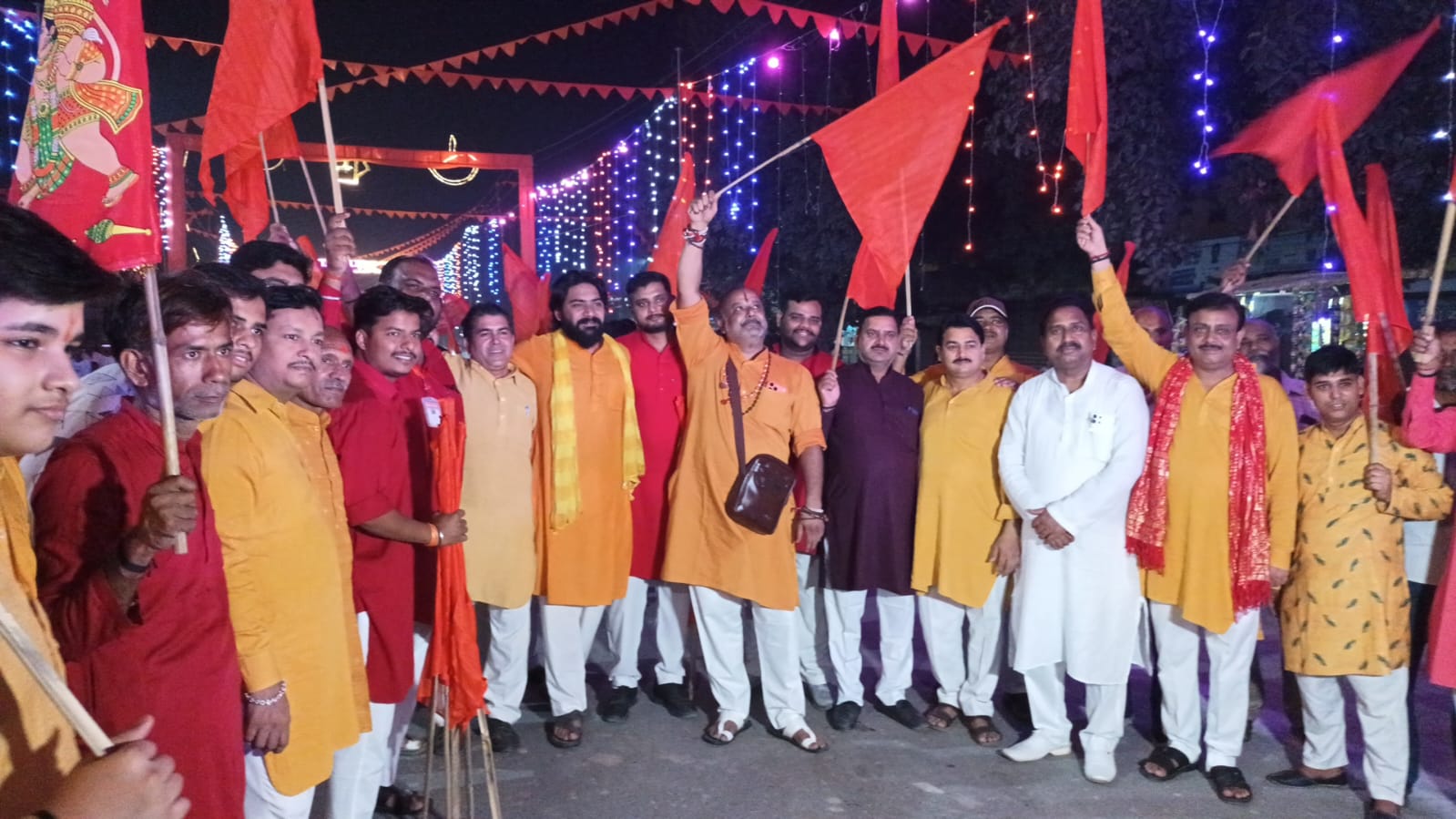 Rampur News: मिलक में बालाजी महाराज की शोभा यात्रा से पहले निकाली गई विशाल ध्वज यात्रा Rampur News: मिलक में बालाजी महाराज की शोभा यात्रा से पहले निकाली गई विशाल ध्वज यात्रा