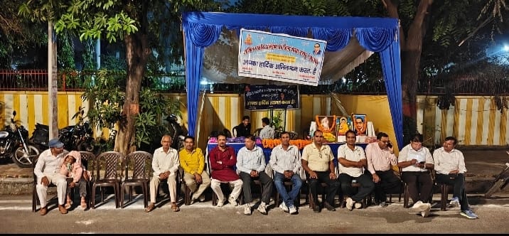 Rampur News: वाल्मीकि जयंती पर अखिल भारतीय अम्बेडकर संघ ने लगाया मिष्ठान-जल स्टॉल Rampur News: वाल्मीकि जयंती पर अखिल भारतीय अम्बेडकर संघ ने लगाया मिष्ठान-जल स्टॉल