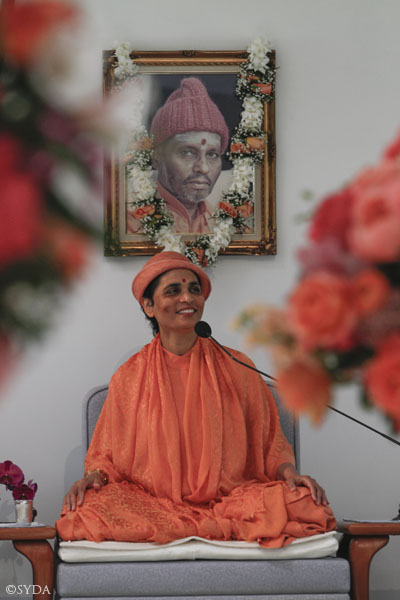 Gurumayi chanting