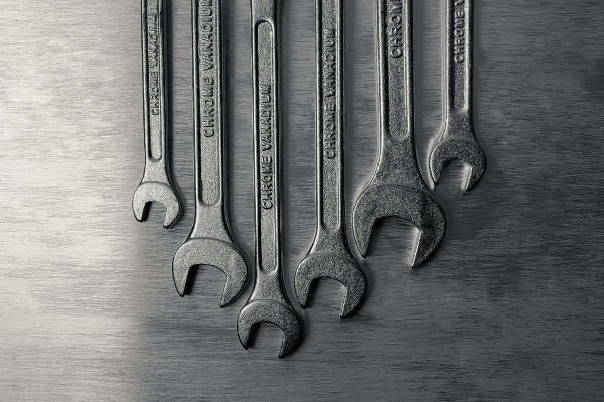 Set of combination wrenches on steel