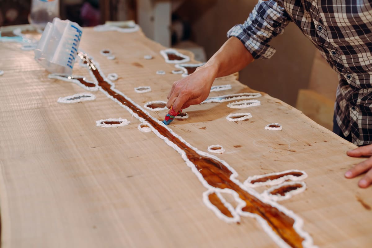 Filling a wood slab with resin