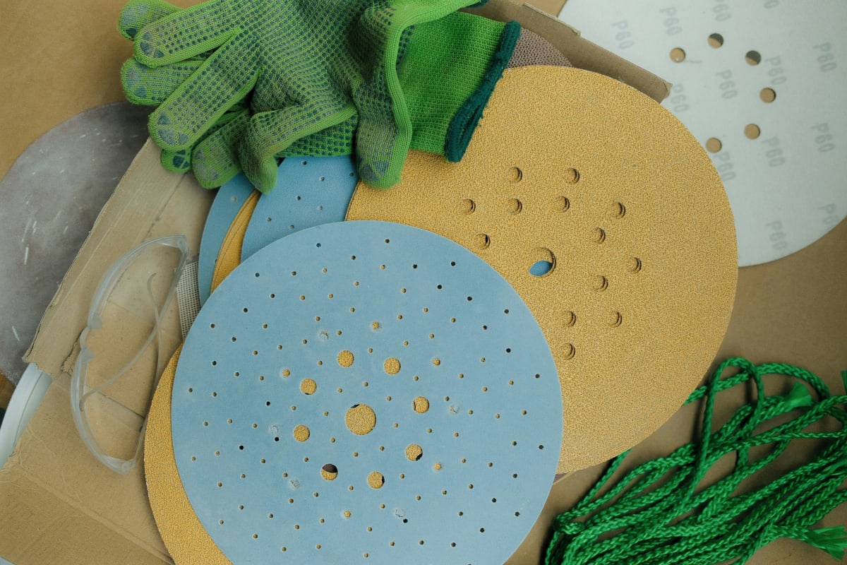 Sanding discs and work gloves