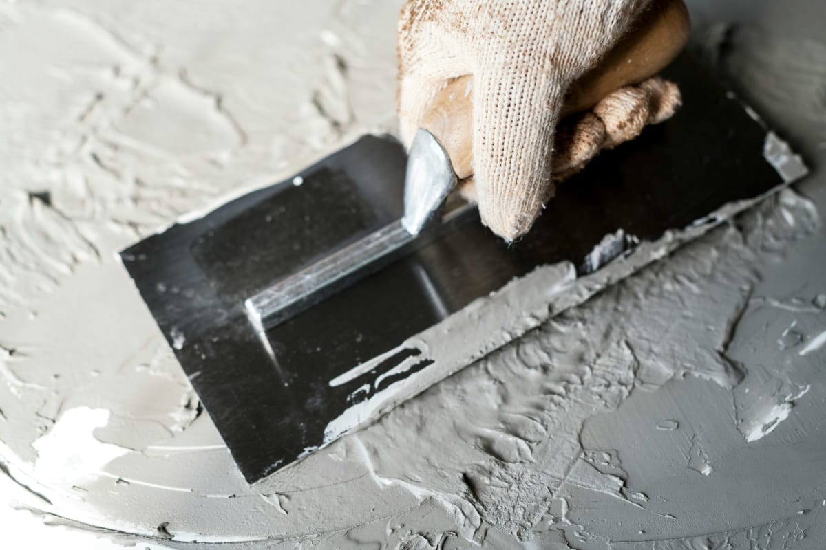 Finishing concrete with a trowel