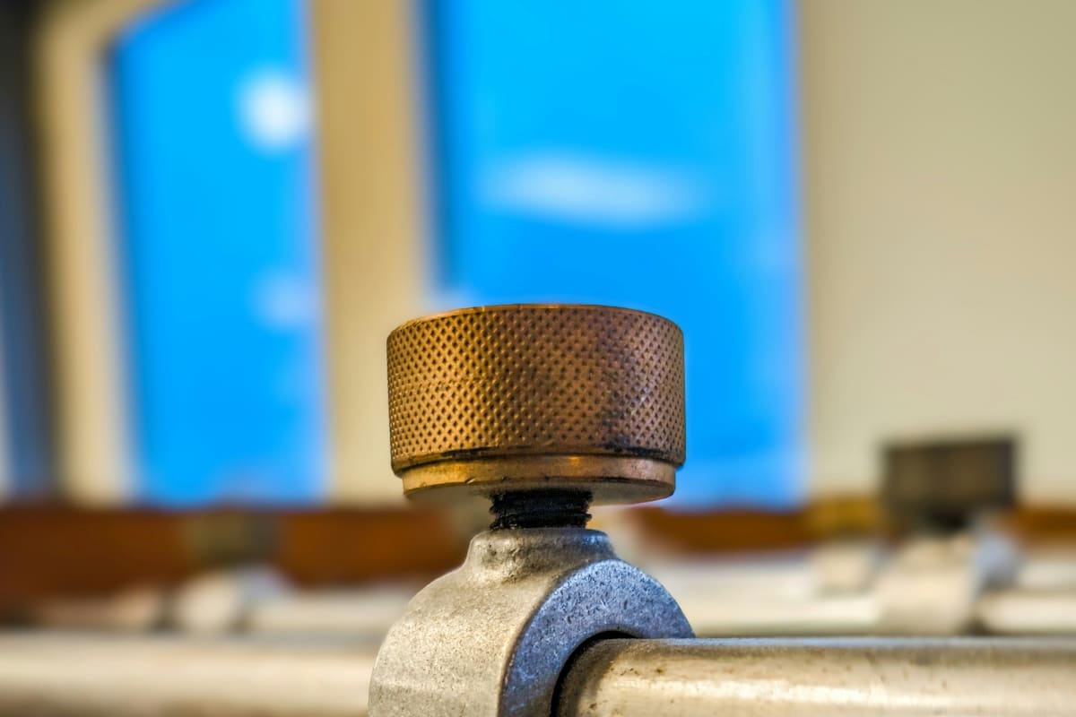 Pipe clamp jaw on a pipe
