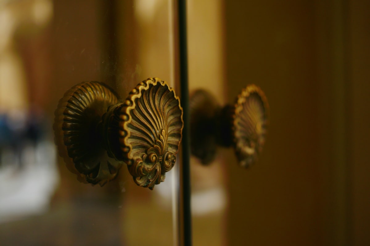 Pair of ornate brass shell-pattern knobs