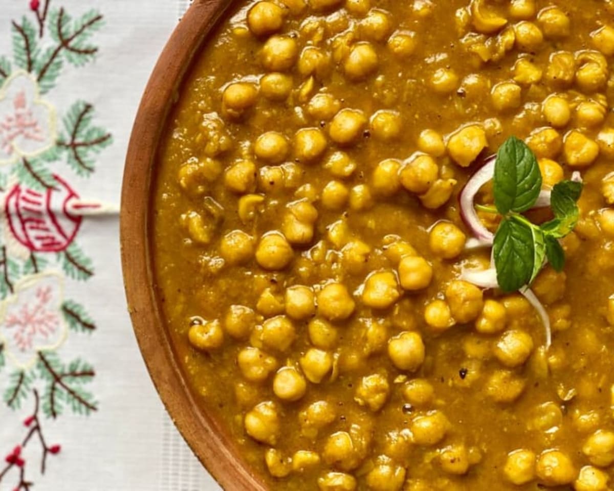 High-Fibre Chana Curry with Brown Rice (PCOS-Friendly)