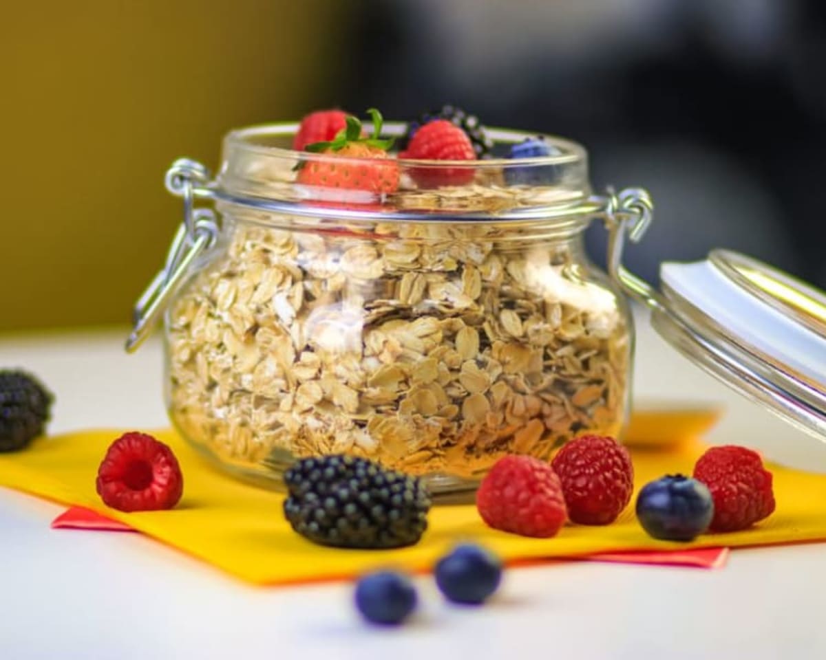Overnight Oats with Flaxseed, Berries & Cinnamon