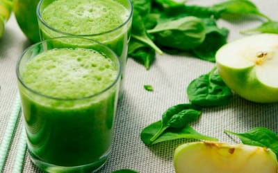 Green Spinach, Ginger, Flaxseed & Banana Smoothie