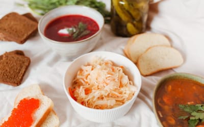 PCOS Bloating: Food Triggers and Gentle Swaps