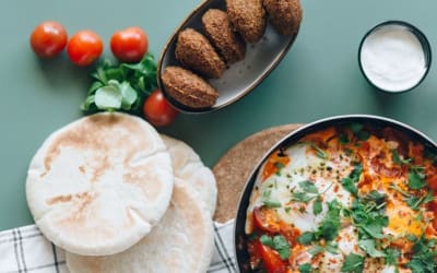 Mediterranean Chickpea Shakshuka with Eggs & Spinach