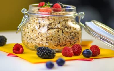 Overnight Oats with Flaxseed, Berries & Cinnamon