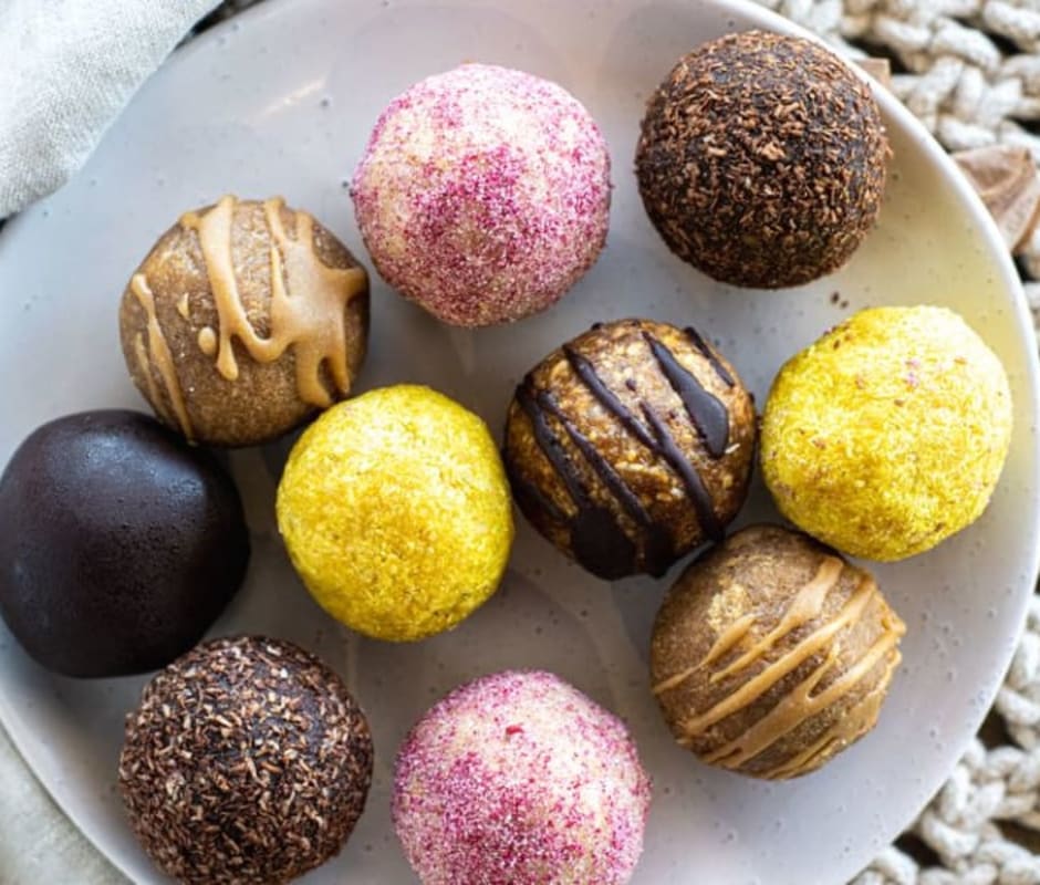 Wholefood Date, Walnut & Oat Energy Bites