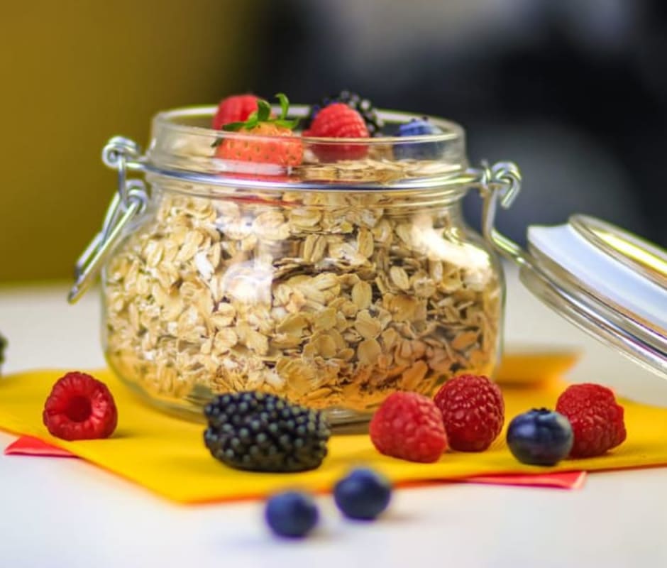 Overnight Oats with Flaxseed, Berries & Cinnamon