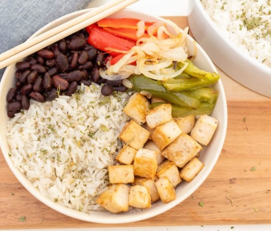 Black Bean, Sweetcorn & Pepper Burrito Bowl with Brown Rice