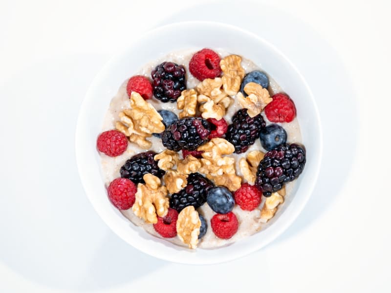 Anti-Inflammatory Berry and Walnut Overnight Oats
