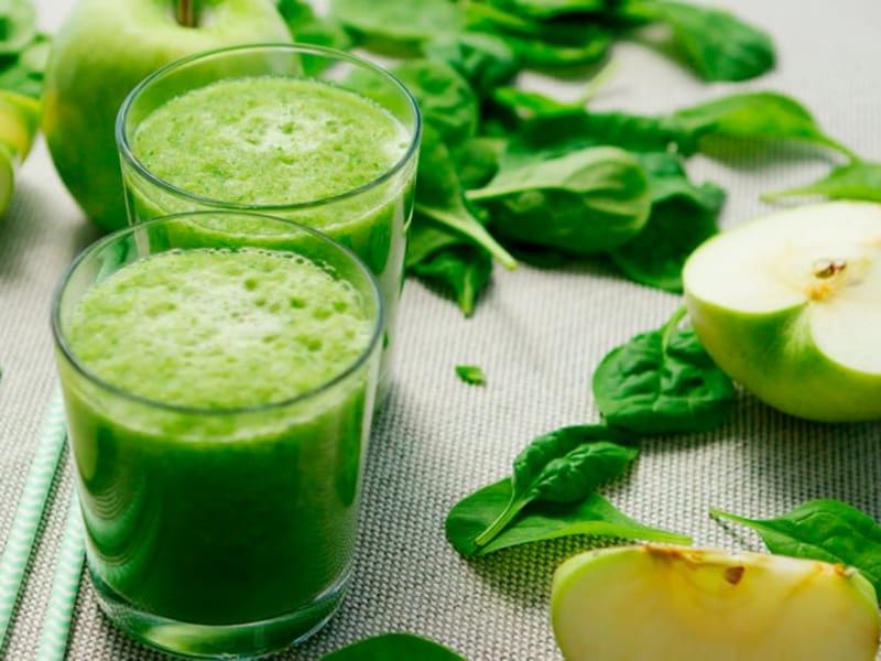 Green Spinach, Ginger, Flaxseed & Banana Smoothie