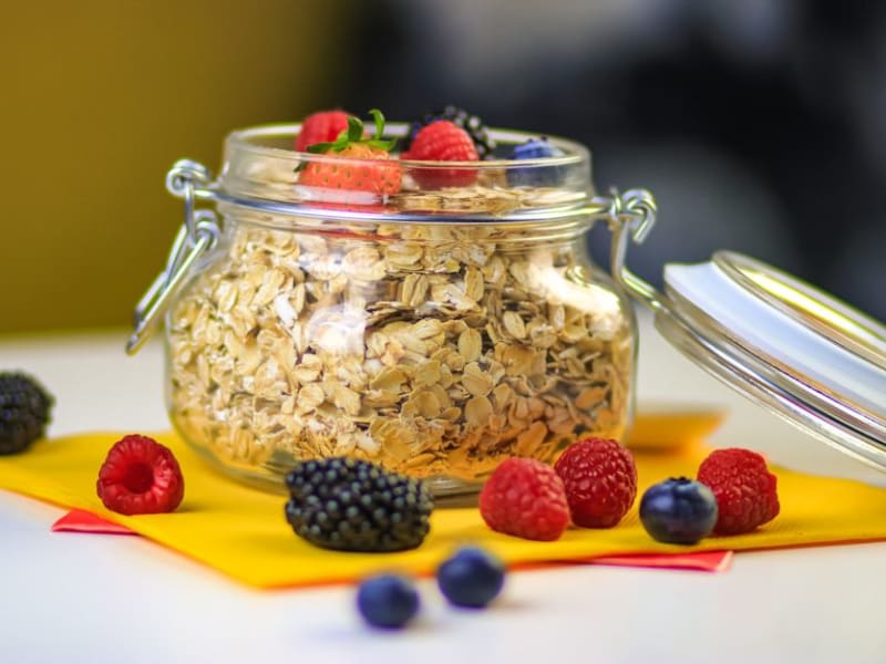 Overnight Oats with Flaxseed, Berries & Cinnamon